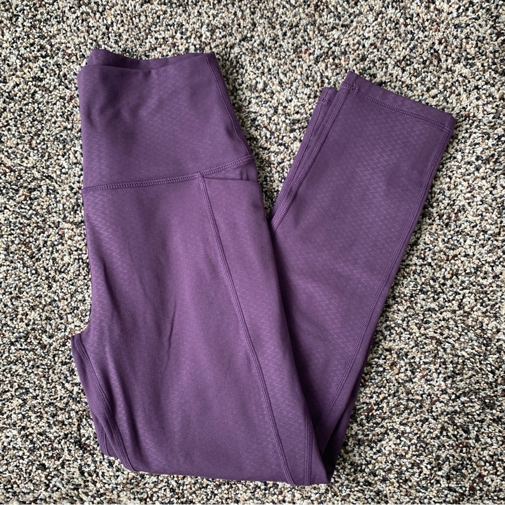 Women’s Athletic 7/8 Leggings Purple with side pockets size small